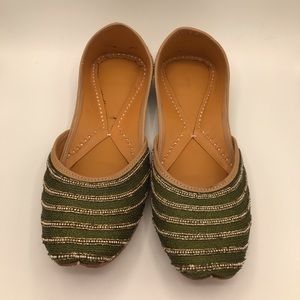 NWOT Green Women’s Decorative Embroidered Jutti